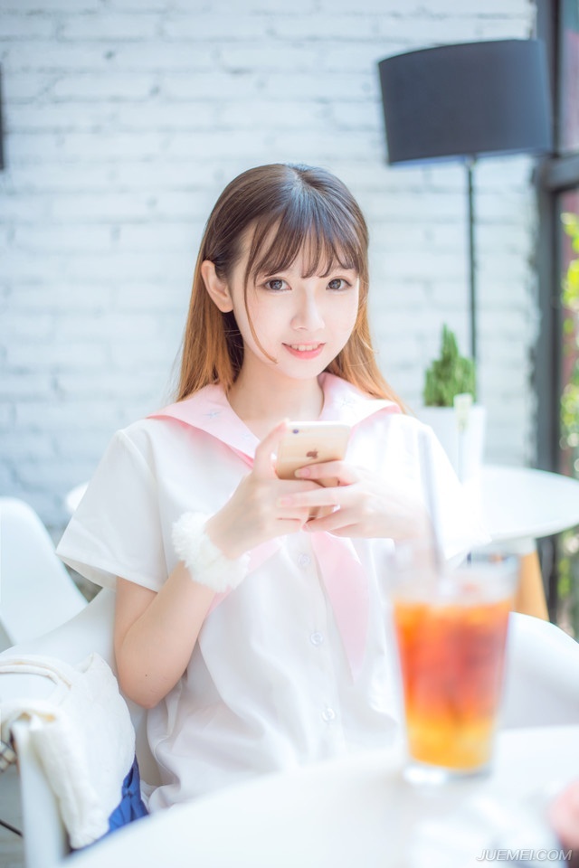 真正的价值并不在人生的舞台上，而在我们扮演的角色中。